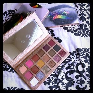 Beautiful earth 🌍 tones Make up Pallet. New!